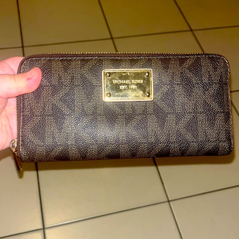 Michael Kors MK Brown hand bag wallet